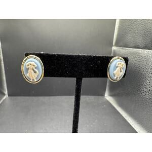 Vtg Longcraft Wedgewood Style Earrings Blue/WhiteCameo Silver Tone Screw Back